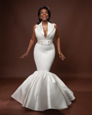 Sheryl Lee Ralph Instagram - Feeling FABULOUS! We’re at the Emmys tonight honey! 💫 

Stylist: @ivycoco23
Makeup: @kilprity 
Hair: @sharifposton
Dress: @csiriano 
Tailor: @matthewreisman 
Jewels: @debeersofficial
Purse & Heels: @rogervivier 
Photographer: @iamjamesanthony
