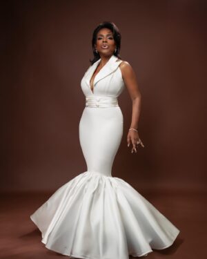 Sheryl Lee Ralph Instagram - Feeling FABULOUS! We’re at the Emmys tonight honey! 💫 

Stylist: @ivycoco23
Makeup: @kilprity 
Hair: @sharifposton
Dress: @csiriano 
Tailor: @matthewreisman 
Jewels: @debeersofficial
Purse & Heels: @rogervivier 
Photographer: @iamjamesanthony