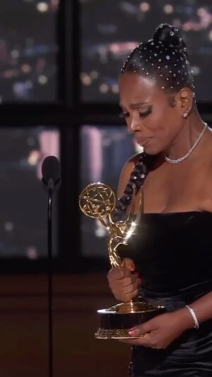 Sheryl Lee Ralph Instagram - It all started July 12th, 2022 when I received news that I was nominated for my first Emmy. Then, exactly a week ago on September 12th, 2022, almost to the hour, I won my first Emmy. 

🎥: @walkgoodetienne @televisionacad