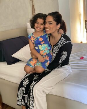 Shikha Singh Instagram - Just when I think my daughter is nothing like me, she proudly shows her attitude and I’m like “There I am” 😈

#us #babiesofinstagram #baby #babygirl #girl #girlpower #blessed #insta #instagood #instagram #photo #photooftheday #grateful #thankyou #countyourblessings #bekind #love #live #laugh #momlife #mommy #motherhood #motherdaughter #minime