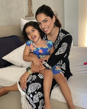 Shikha Singh Instagram - Just when I think my daughter is nothing like me, she proudly shows her attitude and I’m like “There I am” 😈

#us #babiesofinstagram #baby #babygirl #girl #girlpower #blessed #insta #instagood #instagram #photo #photooftheday #grateful #thankyou #countyourblessings #bekind #love #live #laugh #momlife #mommy #motherhood #motherdaughter #minime