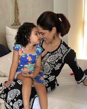 Shikha Singh Instagram - Just when I think my daughter is nothing like me, she proudly shows her attitude and I’m like “There I am” 😈

#us #babiesofinstagram #baby #babygirl #girl #girlpower #blessed #insta #instagood #instagram #photo #photooftheday #grateful #thankyou #countyourblessings #bekind #love #live #laugh #momlife #mommy #motherhood #motherdaughter #minime