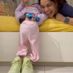 Shikha Singh Instagram - How do u maintain your sanity ???? DOING THINGS LIKE THIS 🤣🤣🤣🤣 #us #babiesofinstagram #babygirl #baby #girl #mom #mommy #mother #motherdaughter #fun #funny #reel #reels #reelitfeelit #reelkarofeelkaro #trending #trendingreels #insta #instagood #instagram #instadaily #love #live #laugh #parentingtips #takeiteasy #life #grateful #blessed #makingmemories
