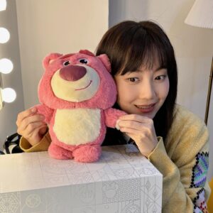 Shin Hyun-been Instagram - 주말엔 @disneypluskr에서 #사랑한다고말해줘