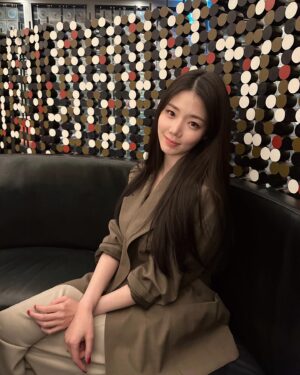 Shin Ji-yeon Thumbnail - 73.2K Likes - Most Liked Instagram Photos