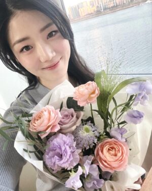 Shin Ji-yeon Thumbnail - 306.6K Likes - Most Liked Instagram Photos