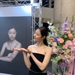 Shin Seul-ki Instagram - 2023.06.25🎹졸업연주 끝!!🤍🎓 연주하는 내내 말로 형용할 수 없을 만큼 행복했고 마지막이라는 생각에 가슴이 아릴만큼 뭉클했습니다. 예술에 정답은 없지만 본질을 찾고자 하는 순수함이 가장 음악을 빛내주는 것 같아요 준비과정은 매우 고됐지만 고민하고 노래할 수 있어 행복했습니다 🥹 학부 생활의 끝을 잘 마무리 할 수 있었던 건 연주회의 자리를 빛내준 지인분들과 팬분들의 사랑 덕분이라고 생각해요 .정말 감사합니다🥹🤍 저는 교정을 떠나지만 4년 동안의 배움을 안고 씩씩하고 성실하게 사회로 나아가겠습니다.🤓 안뇽 학교야~~😍
