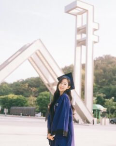 Shin Seul-ki Instagram - ☺️🎓