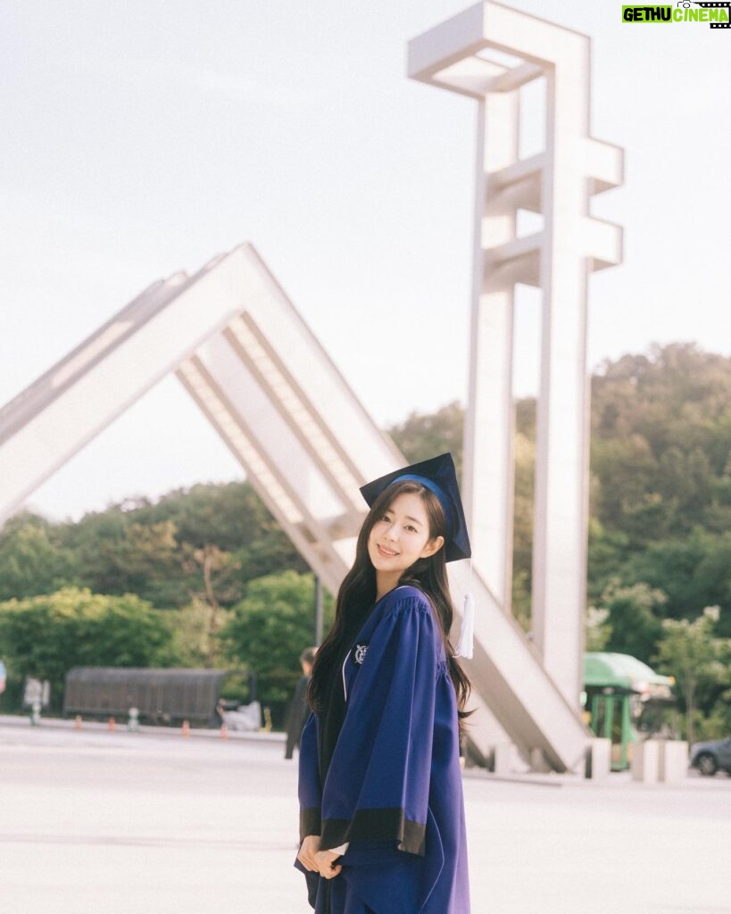 Shin Seul-ki Instagram - ☺️🎓