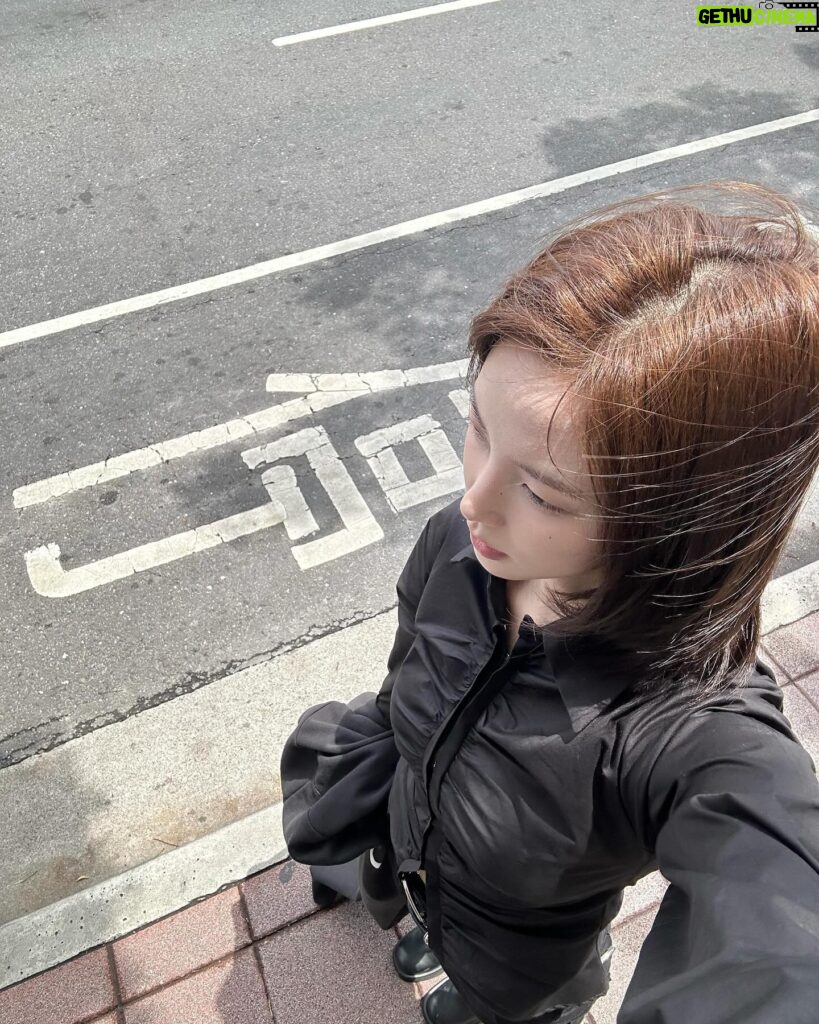 Shin Su-hyun Instagram - 😎