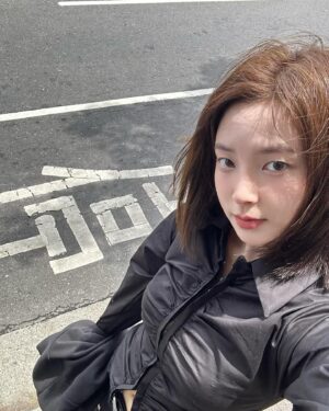 Shin Su-hyun Instagram - 😎