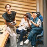 Shiori Sato Instagram - . 「BAILA」6月号 有楽町にて三四郎さんと開催した "親友だからこそ素直になれない時だってある 青春のスニーカー着回し" アザーカットです👟 おふたりって仲良しだな〜と思うことが 壁の現場で多々あるのですが (小宮さんが出番の時にその様子を 相田さんが愛おしそうに見守る姿など、その逆も然り☺️) その雰囲気をどうにか誌面でも表現したい！と思い おそらくおふたりがリラックスできるであろう ニッポン放送さんを舞台にお送りしました。 1カット1カット終わる毎にモニターを確認して、 もっとこうしたら良くなるかもと さりげなくたくさんの提案をしてくれて まっすぐ真剣に取り組んでくださった小宮さん。 少しの空き時間でもおしゃべりをして現場を和ませてくれたうえに 帰りに大都会の横断歩道の真ん中で私たちが乗るロケバスに ぶんぶんと手を振ってくださった相田さん。 そしてなんてったって演技力も素晴らしく 動画かな⁉︎と思える瞬間がたくさんありました。 喧嘩するシーン入れ込んでよかったな〜！笑 おふたりの表情、動き、空気感... お見逃しないよう隅々まで見ていただきたいです🤲