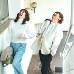 Shiori Sato Instagram - . 「BAILA」4月号 同志のようなパンサーさんをお招きした "クラスメイトと、夢と希望着回し" アザーカットです🫧 くすっとしてきゅんとする物語になりました🌸 それぞれの個性を活かしつつも わたしの壮大な妄想が加わったわけですが 誌面を見た向井さんに、 おれモジモジしすぎじゃない！？ 好きな人の前では照れてばかりで恥ずかしいよ〜 とのお言葉いただいたのですが😂 わ、わ、わたしの勝手な妄想ですからねっ🤭🤫☺️ 麺を可憐に踊らせてくれた菅さん🍜 自ら生クリームを鼻につけてくれた尾形さんも🍰 おちゃめでおもしろくておしゃれな着こなしを 本当にありがとうございました🐆♡ 休憩中に3人でずぅ〜っとお喋りして笑い合っていた あの仲良しな光景も忘れません🥰