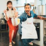 Shiori Sato Instagram - . 「BAILA」4月号 同志のようなパンサーさんをお招きした "クラスメイトと、夢と希望着回し" アザーカットです🫧 くすっとしてきゅんとする物語になりました🌸 それぞれの個性を活かしつつも わたしの壮大な妄想が加わったわけですが 誌面を見た向井さんに、 おれモジモジしすぎじゃない！？ 好きな人の前では照れてばかりで恥ずかしいよ〜 とのお言葉いただいたのですが😂 わ、わ、わたしの勝手な妄想ですからねっ🤭🤫☺️ 麺を可憐に踊らせてくれた菅さん🍜 自ら生クリームを鼻につけてくれた尾形さんも🍰 おちゃめでおもしろくておしゃれな着こなしを 本当にありがとうございました🐆♡ 休憩中に3人でずぅ〜っとお喋りして笑い合っていた あの仲良しな光景も忘れません🥰