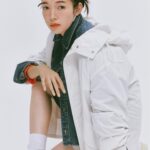 Shiori Sato Instagram - . Spick&Span デニム、オーバーサイズ、 セットアップやワンピース 白やオレンジ、レースに刺繍に キャップとスニーカー🕊️ 大好きがぎゅうぎゅうに詰まったスタイリングで 思い返せば撮影中ちょっとだけ宙に浮いてたかもしれない☺️ ひとつひとつのアイテムにこだわりが溢れているので 着ているだけでわくわくします。 春のお出かけのお供に、是非☺︎