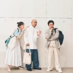 Shiori Sato Instagram - . 「BAILA」5月号 こ~んにちは~👐錦鯉さんをお招きした "父と上司と新生活着回し"アザーカットです🥛 商店街のみんなからも愛される自慢のおとうちゃんを長谷川さんに かっこよくて優しくてお仕事は完璧だけれど恋には奥手な上司を渡辺さんに あたたかく優しく演じていただきました！ 撮影の合間にはこんなお洋服初めて着たよと 1カット1カット終わるごとに ご自分の携帯で写真を撮っていた長谷川さん☺️ (どんな時に見返すのかな、参考にしてもらえるのかな🤭♡) どれもこれもお似合いだったけれど、 とくにスタッフさんからの歓声が大きかったコーデに対して こういうのも着てみようかな、お買い取りしようかなあと 本気で悩んでくれていた渡辺さん🥺 わたしはおふたりがお着替えをするたびに、 モテてモテて仕方なくなっちゃうよーー！と 毎カット心の中で叫んでおりました🪽 いつものピシッとしたスーツ姿の錦鯉さんも素敵だけれど ちょっとカジュアルで遊び心溢れるおふたりも さいっっこうですので、是非！！ と、と、と、とても可愛いですよう....！！！🥰