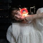 Shiori Sato Instagram - . せーのではじまる有吉の壁 顔を見合って、そこには優しい笑顔があって 会場の熱量を一気に感じながら いつものメンバーで そして駆けつけてくださったお客さんと一緒に 大きな大きな"壁"の声 あの場所にいたあの瞬間を見た全員が きっととびきり笑顔のタイトルコール。 いつもの有吉の壁を 今日はお客さんとみんなで みんなみんなで感謝を込めて🕊️ その光景だけで胸がいっぱいに、 たからものの一日に🫧 芸人さん壁スタッフのみなさん 最高の時間を共に作り上げてくれた壁ファンの皆さん 愛をたくさんありがとうございました！ また、次の夢に向かって☺️ 出番が終わった美炎のメイクオフの時間 さっきまでかっこよくて憧れできらっきらの姿から みんなどんどん可愛いおじさんになっていって すごーーく愛おしかった。笑 そうそう、これでしたこれでした🤭