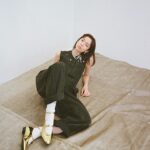 Shiori Sato Instagram - . わあ、可愛いなあ、と 見るたび憧れだった椎名直子さんのスタイリング。 いつか、いつか、せっかくこのお仕事をしているのだから、という思いと だからといって交われることって相当なご縁がないとなかなかな、 とどこかで夢だけで終わらせようとしていた自分もいたりして。 ...本当にね、光栄なことに。 思い続けていれば願いは叶うものですね☺️ 事前の打ち合わせから、そしてどきどきの撮影まで。 モデルとして、いちファンとしてなんて幸せなことなんだろうと 目を見てお話しさせてもらいながら お洋服を着させてもらいながら ひとつひとつ噛み締めながらお仕事をさせていただきました。 らしさをより輝かせてくれて 自分の知らなかった、むしろ自分ではあまり好きでなかった部分さえも チャームポイントや個性に変えてくれる、 そんなスタイリングの数々に 発見と驚きと、そして初めて着たお洋服にもかかわらず なんだか心地良くていつもより開放的な気持ちにもなれたりして。 とても、とても、しあわせな時間でした。 まだ寒かった日のことだけれど その日着ていた上着を羽織らず手に持って なんなら腕まくりをしちゃうくらいに ぽかぽかほくほくしながら歩いた帰り道でした🫧 今日はそんな日の写真たちを。 「SPUR」5月号 みなさんにも、楽しんでいただけたら☺︎