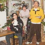Shiori Sato Instagram - . 「BAILA」2•3月合併号🍛 同郷のハライチさんをお招きした "幼なじみの澤部くん岩井くんとルームシェア着回し" 選ぶのにとっても時間のかかったアザーカットを🕊️ 今回は、15年ぶりに上尾駅でばったり再会をして そこから3人でシェアハウスがはじまる物語🐈笑 撮影中、それぞれのカットでこの物語に合わせた ポージングやせりふをたくさん提案してくださって それがとってもおもしろくて楽しくて！ ほんとに3人で住めたらいいのに〜 これがタワレコのポスターになったらいいのに〜と どこまでも妄想が止まらなくなる撮影でした☺️