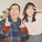 Shiori Sato Instagram - . 「BAILA」2•3月合併号🍛 同郷のハライチさんをお招きした "幼なじみの澤部くん岩井くんとルームシェア着回し" 選ぶのにとっても時間のかかったアザーカットを🕊️ 今回は、15年ぶりに上尾駅でばったり再会をして そこから3人でシェアハウスがはじまる物語🐈笑 撮影中、それぞれのカットでこの物語に合わせた ポージングやせりふをたくさん提案してくださって それがとってもおもしろくて楽しくて！ ほんとに3人で住めたらいいのに〜 これがタワレコのポスターになったらいいのに〜と どこまでも妄想が止まらなくなる撮影でした☺️