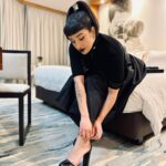 Shirine Boutella Instagram - Ce look 🖤 @prada Styled by @caulifinger