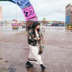 Shirine Boutella Instagram - Non, je ne suis toujours pas enceinte, ce n’est encore que mon ventre ♥️ Ma jolie robe offerte par @tommyhilfiger Et ma magnifique doudoune par @canadagoose #amsterdam #straatmuseum