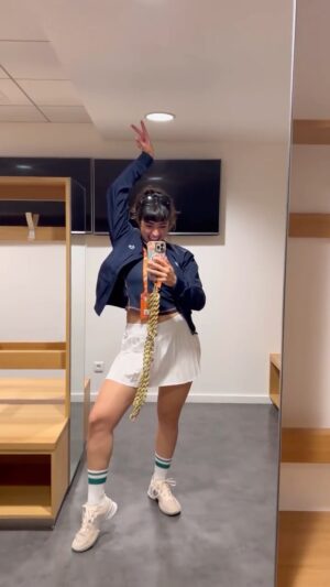 Shirine Boutella Instagram - Je peux pas j’ai @rolandgarros

@fftennis 
@sisleyparisofficial
@lacoste 

#StarsSetEtMatch #RG2022