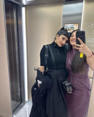 Shirine Boutella Instagram - Ce look 🖤 @prada 

Styled by @caulifinger