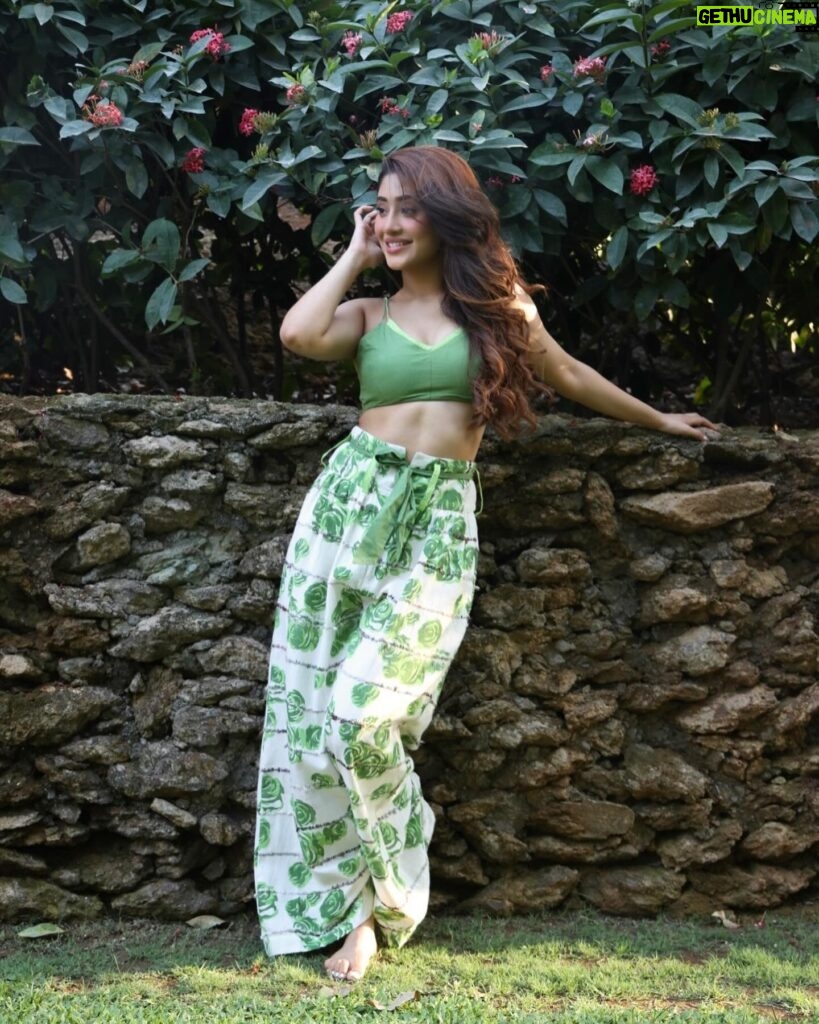 Shivangi Joshi Instagram - Peace, love, and positive vibes...♥️ #hellomay 🫶🏻 @kusmi.India @stylingbyvictor @sohail__mughal___