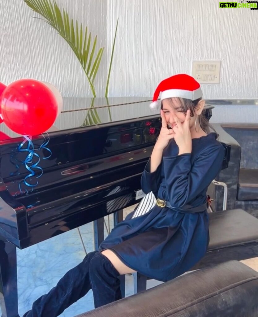 Shivika Rishi Instagram - Merry Christmas 🎅🎄✨