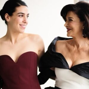 Shohreh Aghdashloo Instagram - Happy Birthday My beloved Tara Jane Touzie. Your presence in my life has given me the courage and strength to not be afraid of anything and to live deliriously. Wish you happiness, prosperity, and health. ❤️🥰🥰🥰

Your father and I are so proud of you.

تارا جان عزیزم، دختر دلبندم‌. نفس ام‌، تولدت مبارک. حضورت در زندگی ام به من شجاعت و قدرت بخشید تا از ناملایمات زندگی نترسم و دلیرانه زندگی کنم. سلامت وشاد‌ باشی، که‌ جز از این ۲ من آرزوی دیگری ندارم. به امید دیدارت 🥰🥰🥰❤️

هوشنگ و من به وجودت افتخار می‌کنیم.