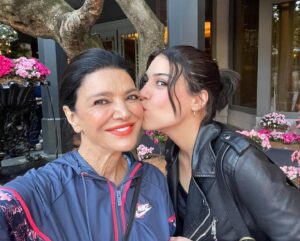 Shohreh Aghdashloo Instagram - Happy Birthday My beloved Tara Jane Touzie. Your presence in my life has given me the courage and strength to not be afraid of anything and to live deliriously. Wish you happiness, prosperity, and health. ❤️🥰🥰🥰

Your father and I are so proud of you.

تارا جان عزیزم، دختر دلبندم‌. نفس ام‌، تولدت مبارک. حضورت در زندگی ام به من شجاعت و قدرت بخشید تا از ناملایمات زندگی نترسم و دلیرانه زندگی کنم. سلامت وشاد‌ باشی، که‌ جز از این ۲ من آرزوی دیگری ندارم. به امید دیدارت 🥰🥰🥰❤️

هوشنگ و من به وجودت افتخار می‌کنیم.