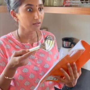 Shraddha Gautam Instagram - same same but diffelent 🤭

#StartWithASearch #InternationalMotherLanguageDay #DhoondengeTohMilega #Ad