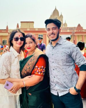 Shreema Bhattacherjee Instagram - মায়ের আশীর্বাদে দিনের শুরু❤️

 @bhattacharjeeshuvadeep @officialindranil