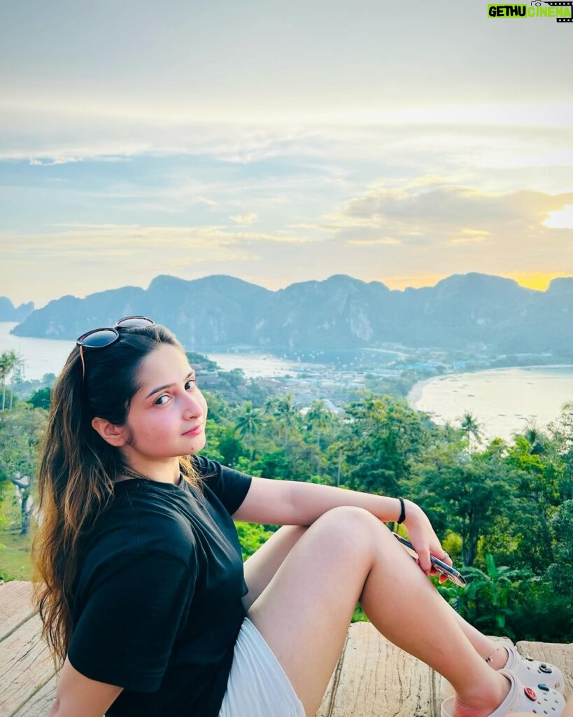 Shreema Bhattacherjee Instagram - Chasing sunsets and sipping on sunshine.🌞🏖️🌊 #sunset #phiphiisland #phiphiviewpoint #blessed #omnamahshivaya