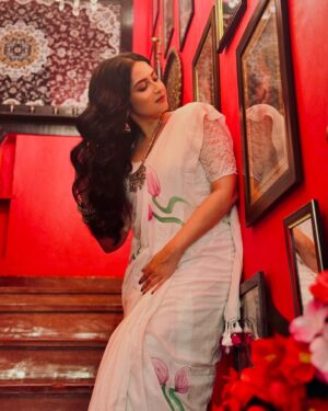 Shreema Bhattacherjee Instagram - তবুও তুমি জানতে চাইলে অকপটে স্বীকার করতেই পারি তোমায় ভালোবাসি।❤️