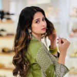 Shreema Bhattacherjee Instagram – থমকে গিয়ে তোমায় অপলক দেখা।

🦚

Make up  @makeup_artist_amit ❤️
styling @subrata4462 ❤️
Costume @swara_fashionss ❤️