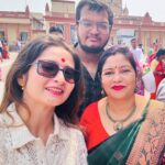 Shreema Bhattacherjee Instagram - মায়ের আশীর্বাদে দিনের শুরু❤️ @bhattacharjeeshuvadeep @officialindranil