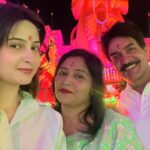 Shreema Bhattacherjee Instagram - প্রথম ছবিতে আমার মুখশ্রী দেখলেই বোঝা যাবে ,খুব চিন্তিত আমি! তখন মার খেয়ে ছবি তুলতে হতো 🥲বড় হলেও তাই হবে ভেবে!😅 কিন্তু না বড় হয়ে যার কাছে সব চেয়ে বেশি ধোলাই খেয়েছি তার সাথে বেশ মজায় ছবি তুলেছি ,উল্টে ওনাকে ছবি তুলতে বলতে হয় বার বার। ভালোবাসি মা। আজ কাল রোজ সবসময়❤️ মাঝে মাঝে আমিও একটু রেগে যাই নানান কারণে, কিন্তু যেই তুমি বুঝিয়ে বল সব রাগ চলে যায়। সময় চলে যাচ্ছে , অদ্ভুত একটা ভয় কাজ করে এখন ,তাই হয়ত সব কাজের শেষে বাড়ি ফিরে তোমার কোল টা বড্ড ভালোবাসি❤️ #happymothersday #jaymatadi 😅😅😅😘😘