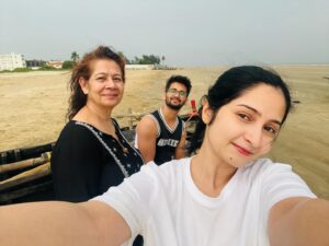Shreema Bhattacherjee Instagram - প্রথম ছবিতে -বিকেলের মনোরম পরিবেশে ডাঙ্গাতেই নৌকবিহার😉
দ্বিতীয় ছবিতে -আমার পাগলাম কে মেনে নিয়ে ছবিতোলার প্রচেষ্টা😬
তৃতীয় ছবিতে -ঠান্ডা হওয়া ,চাঁদের আলোর সাথে অনেক গল্প আর হাসি❤️
শেষের ৩টে ছবি তোমাদের জন্য!!!
🌝🌅🐚