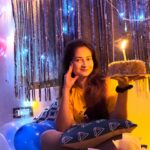 Shreema Bhattacherjee Instagram - কাল রাত তখন ঠিক বারোটা🙈আয়োজন একেবারে এলাহি❤️ জন্ম হয়েছিল বহুকাল আগে তবুও সেই খুশি কমেনি প্রিয় মানুষ গুলোর ধন্যবাদ @officialindranil @lisaachatterjee ❤️❤️❤️