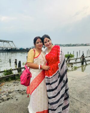 Shreema Bhattacherjee Instagram - বড়মা’র অন্নকূট মহোৎসব ১৪৩১❤️

জয় বড় মা🌺
মঙ্গল কর সবার🙏🏻