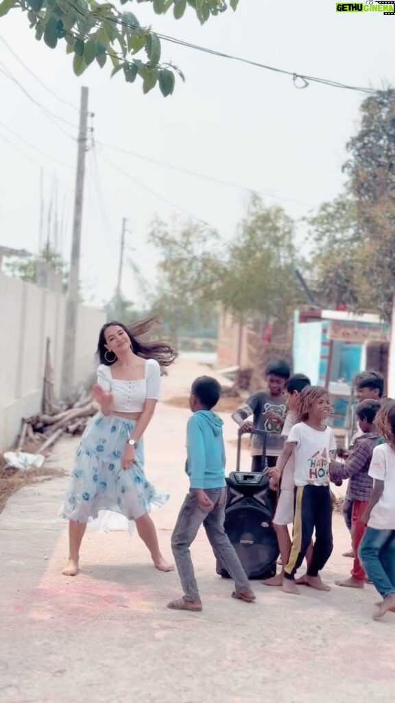 Shristi Shrestha Instagram - Missing #ketiharayekosuchana 🎬 fun, off set too 💜 The vibrant land of Janakpur 🙏🌈✨