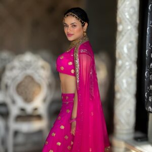 Shrutika Gaokkar Instagram - Don’t get attracted to people who achieved great heights. Love those who hold you when you fall from the heights. 
A loyal one is better than Royal one.
