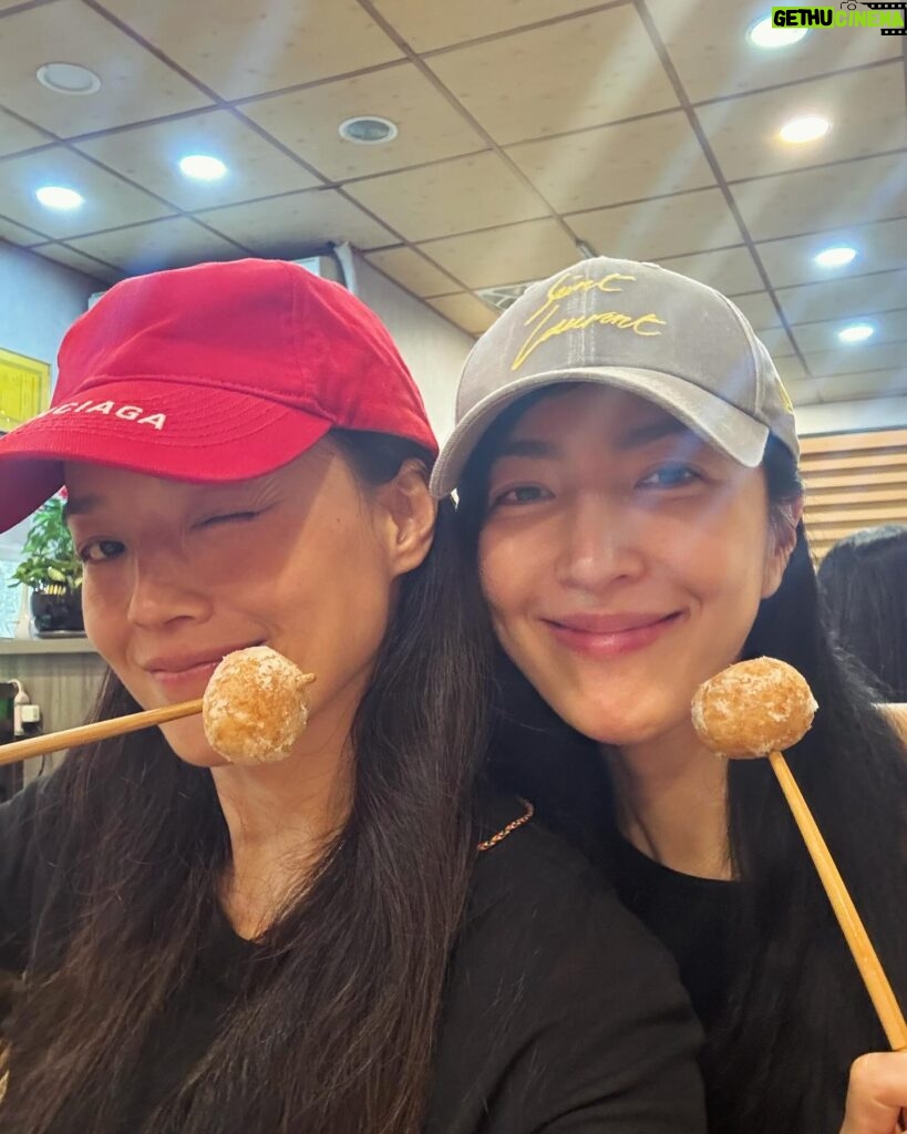 Shu Qi Instagram - 起🛫Have a great day 🍎妳太瘦了～辛苦了獎勵一顆半炸芋丸🍾