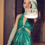 Shu Qi Instagram - #GucciCosmos#🌹 #竹節包#走進典藏展欣賞著品牌的前世今生 美妙又奇幻 🌹聽著Guccio Gucci先生創辦故事超級勵志的👍👍👍