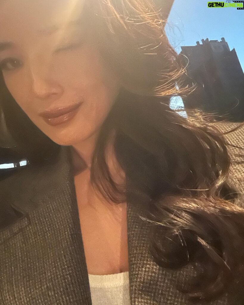 Shu Qi Instagram - 起✈️Have a great day 🍎