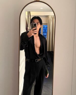 Shuzo Ohira Instagram - The god of elegance was there🇫🇷🥀

@ysl @anthonyvaccarello 
#saintlaurent