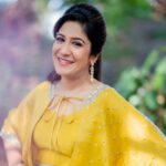 Shweta Mohan Instagram - And the weekend is here 🥳🌼💛 Styled by: @aayeshaa.mariam Outfit: @anupellakuruofficial Shot by: @they_call_me_keshu Jewellery: @kushalsfashionjewellery Costume asstnt: @Spoorthi._rao Hair: @hairbyrama1995 Makeup: @sree_bridal_makeovers Costumer: @kondanagacostumedesigners #SuperSingeronStarMaa #TeluguSingingRealityShow #shootdiaries