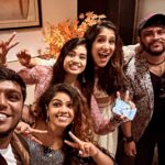 Shweta Mohan Instagram - Smily faces after a fun concert last evening for Dhanalakshmi Srinivasan College of Engineering #Trichy with @bennetandtheband and with these bundle of talents my lovelies @prasanna_adhisesha @srinisha_jayaseelan and @priya.jerson 😍💓